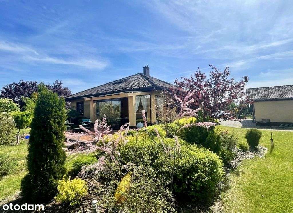 Sześciopokojowy dom z trzema garażami i wiatą - Pełny obrazek: 5/12