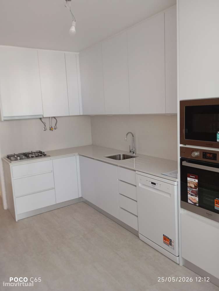 T2 com garagem, elevador e eficiência energética B--0