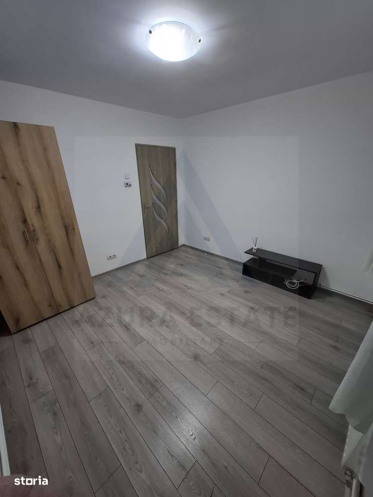 Apartament renovat recent izolat 3 camere si 67 mp utili in Cisnadie - Imagine principală: 5/8