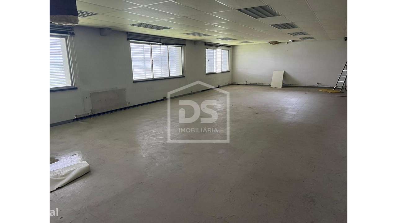 Armazém  Venda em Marinha Grande,Marinha Grande - Grande imagem: 4/22