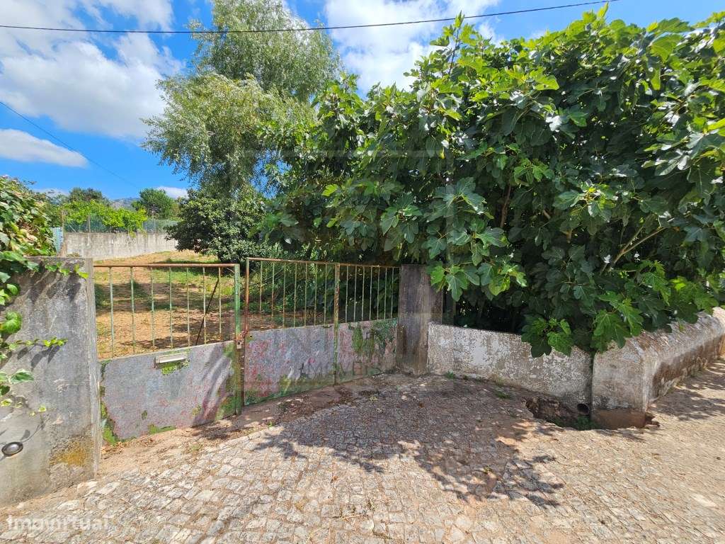 Moradia para Recuperar com Terreno de 1.600 m² na Ventosa, Cadaval-32