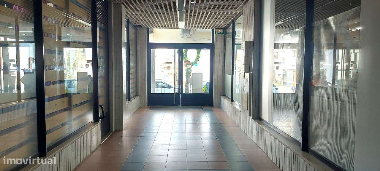 Espaço Comercial no Centro Comercial Académico em Viseu-16