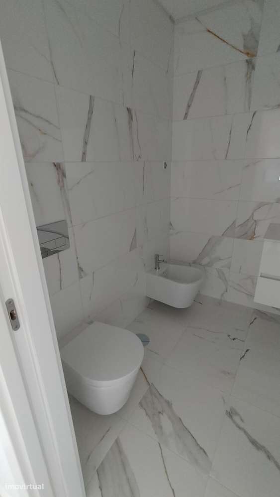 T2 duplex com parqueamento e arrecadação.-1