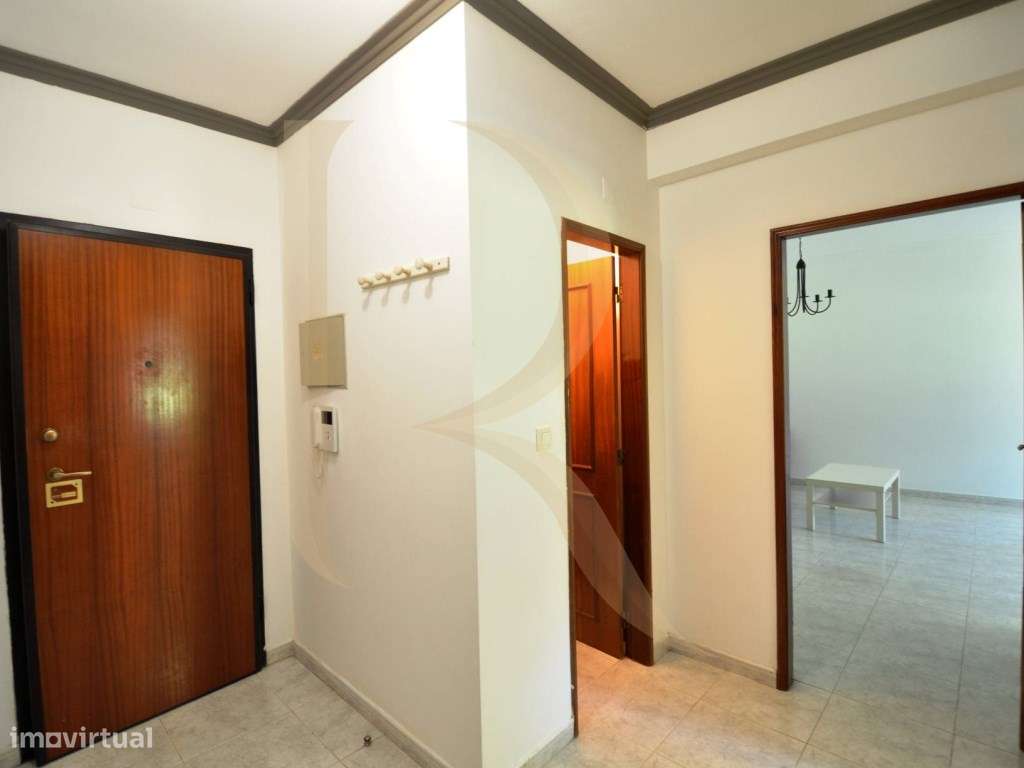 Apartamento T2 com parqueamento na Charneca da Caparica - Grande imagem: 5/22