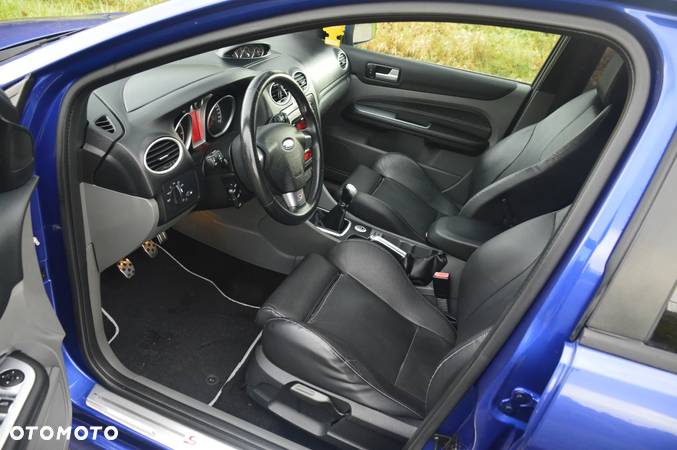 Ford Focus 2.5 ST - 12