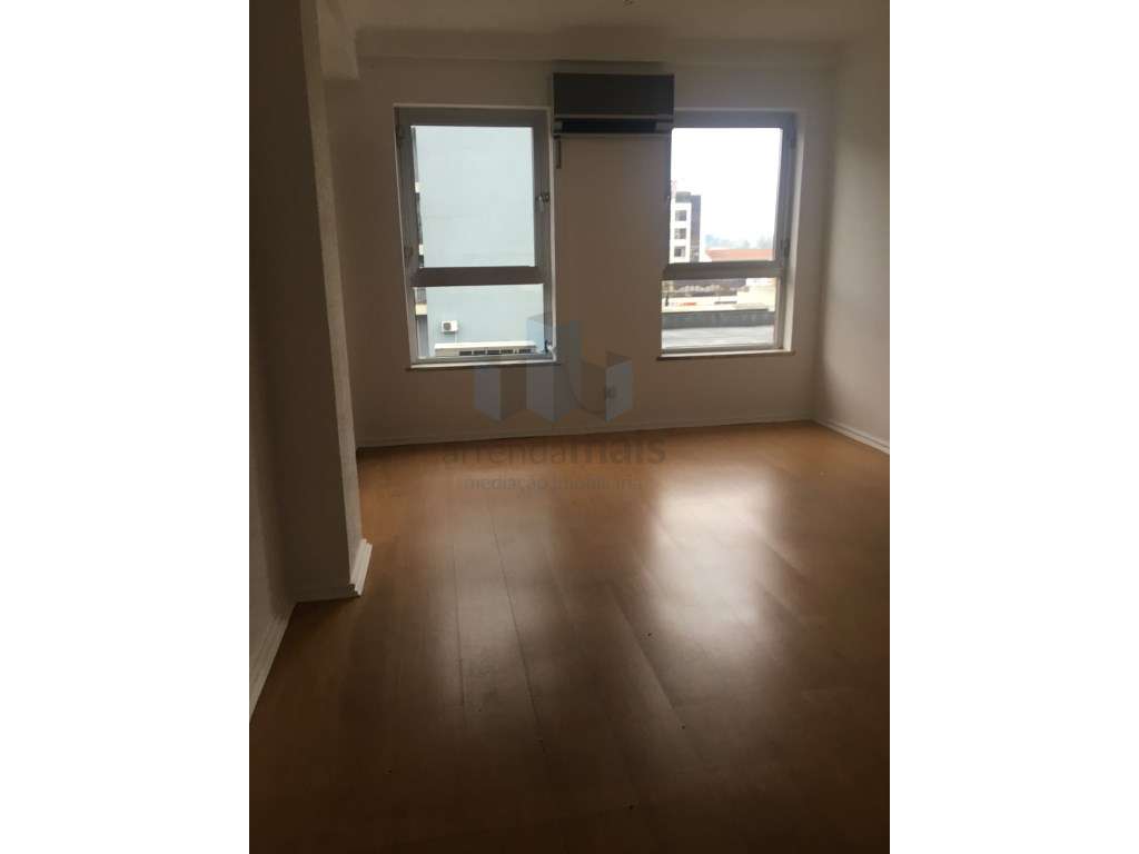 Escritório, Avenida Fernão de Magalhães - Grande imagem: 5/6