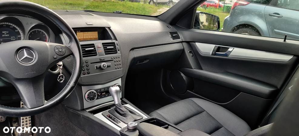 Mercedes-Benz Klasa C 300 4Matic 7G-TRONIC - 11