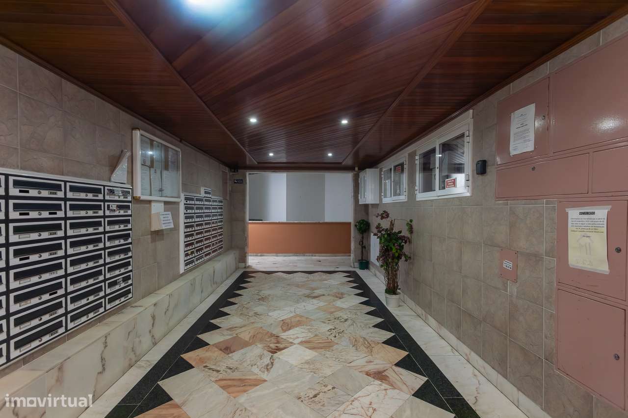 Excelente T2 na Tapada das Mercês-23