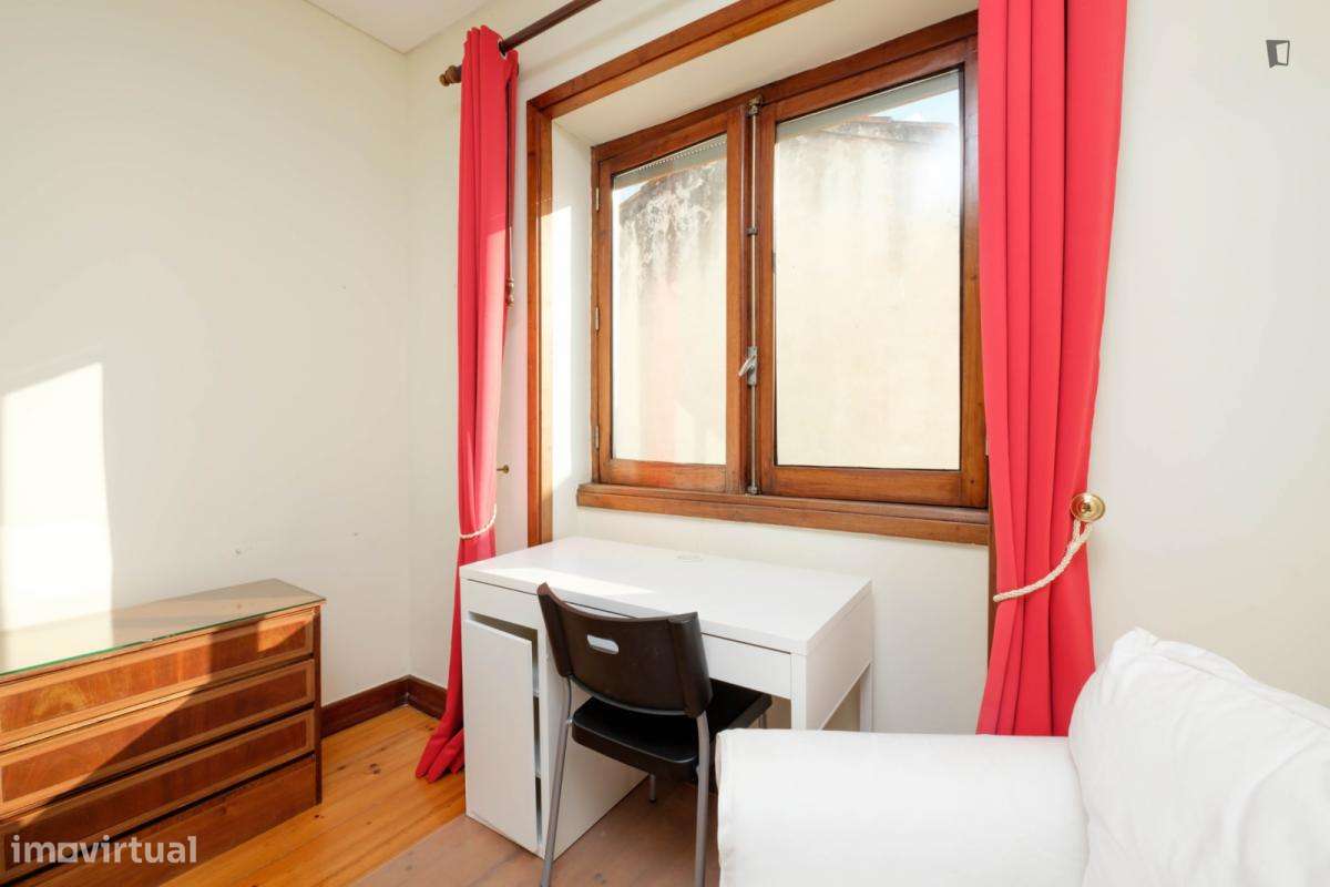 Quarto - localizado em Montes Claros Coimbra - Grande imagem: 5/7