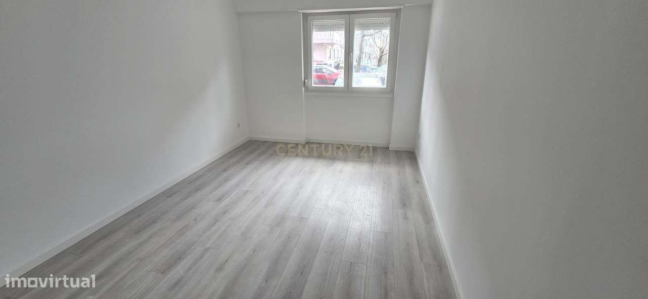 T3 em Almada com logradouro/ Excelente Localização-6