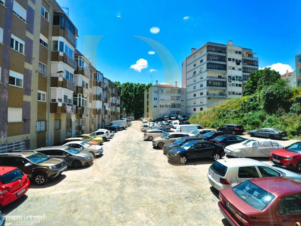 Apartamento T2 Totalmente remodelado em Almada-7