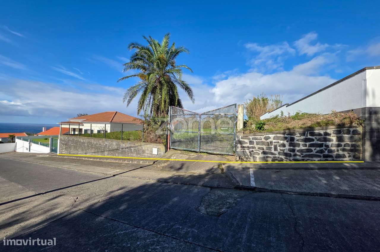 Terreno Urbano com Vista Mar na Candelária em São Miguel-3