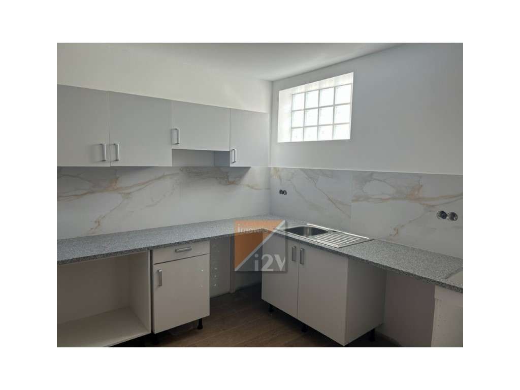 Apartamento T1 com Terraço - Colmeias, Leiria - Grande imagem: 3/10