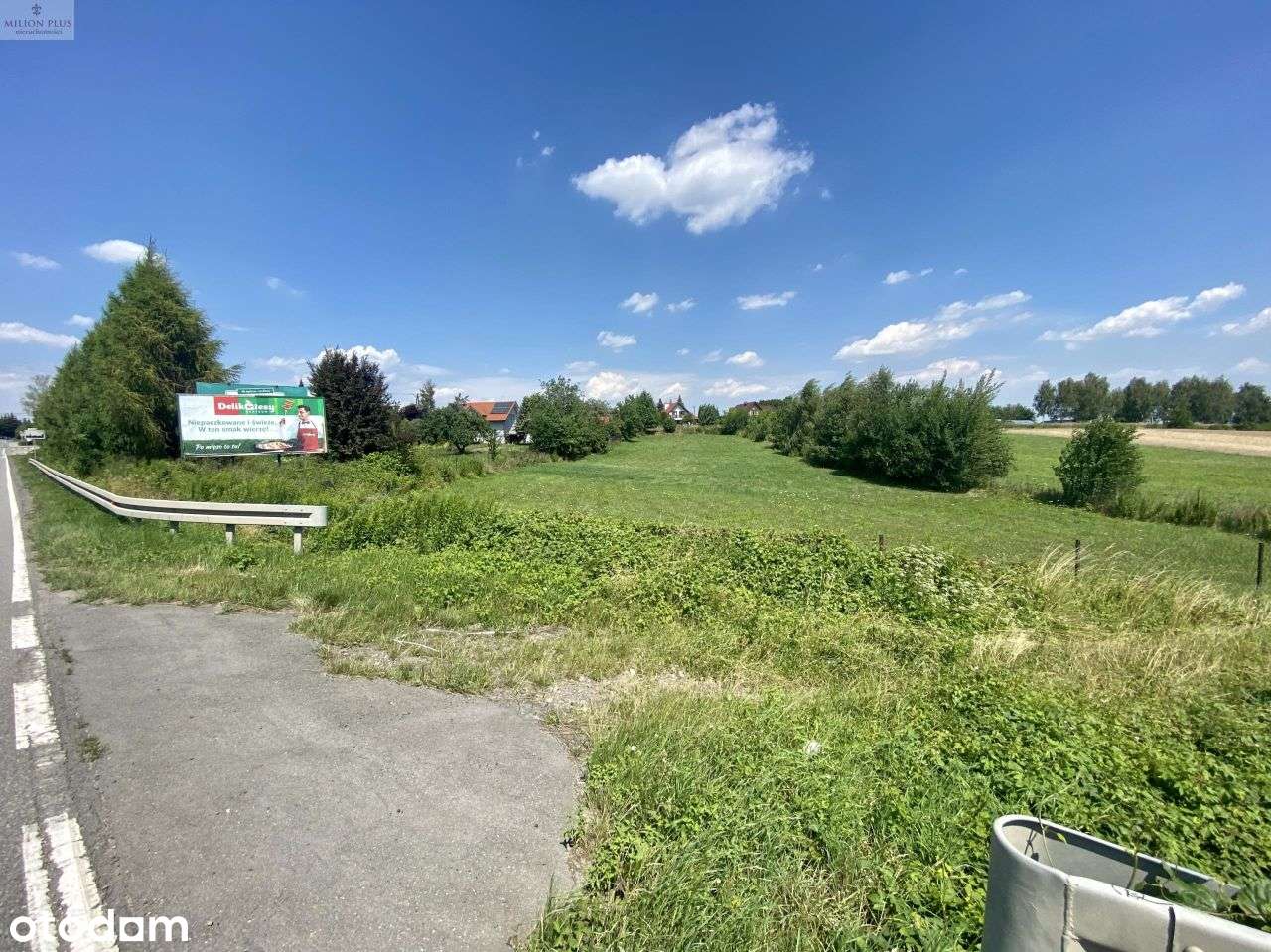 Mieszkaniowo-usługowa, widoczna, przy drodze 966-5