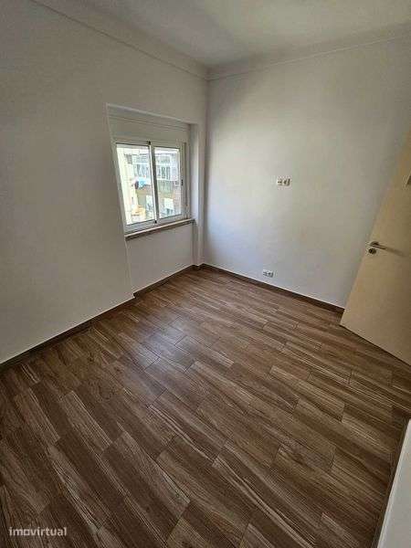 Apartamento T2 totalmente remodelado - Grande imagem: 5/7