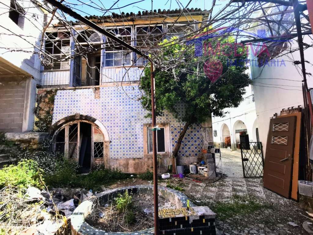 Edifício senhorial T4, no centro da vila de Figueiró dos Vinhos, ex... - Grande imagem: 2/27