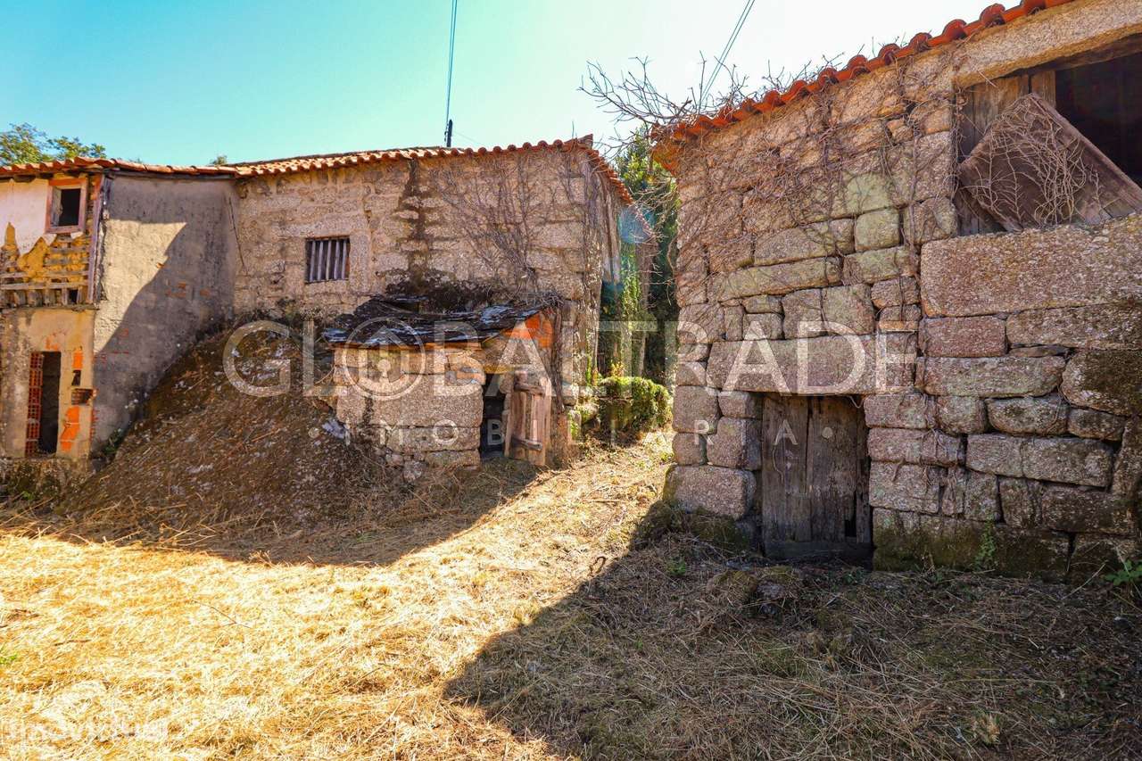 Conjunto Habitacional de 5 Moradias para Recuperar em Aboadela-24