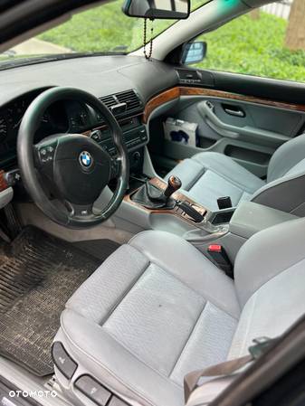 BMW Seria 5 525d - 7