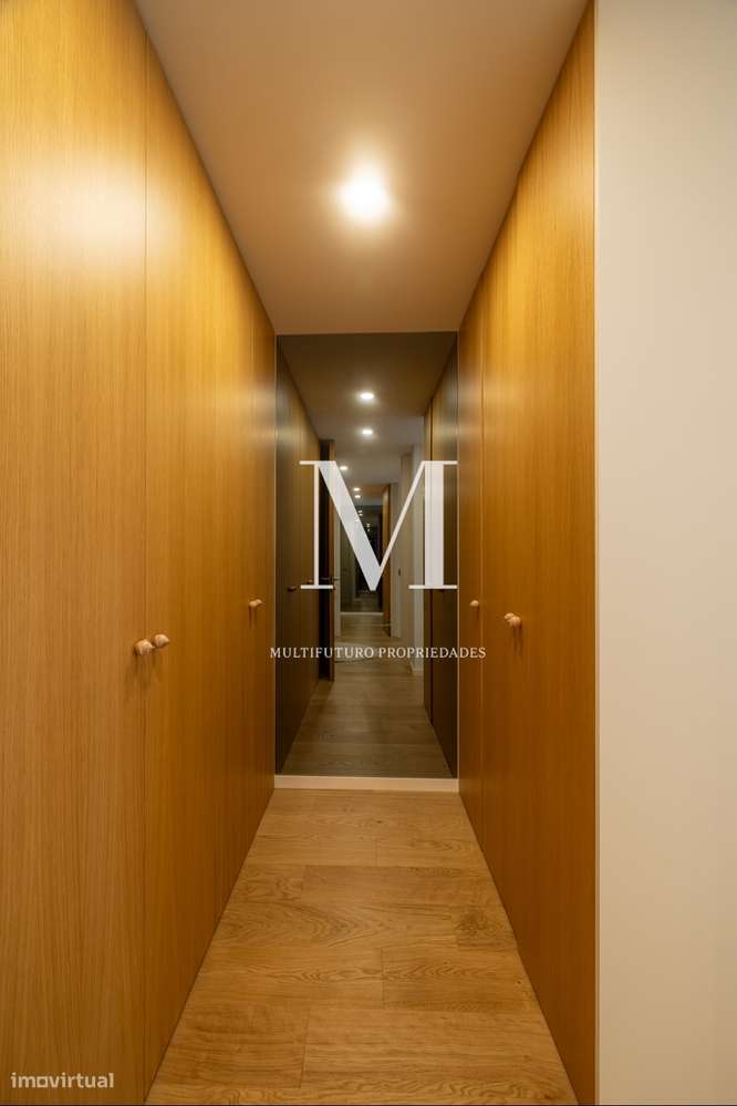 Apartamento T3 | Terraço | Varandas | Garagem | Praia-11