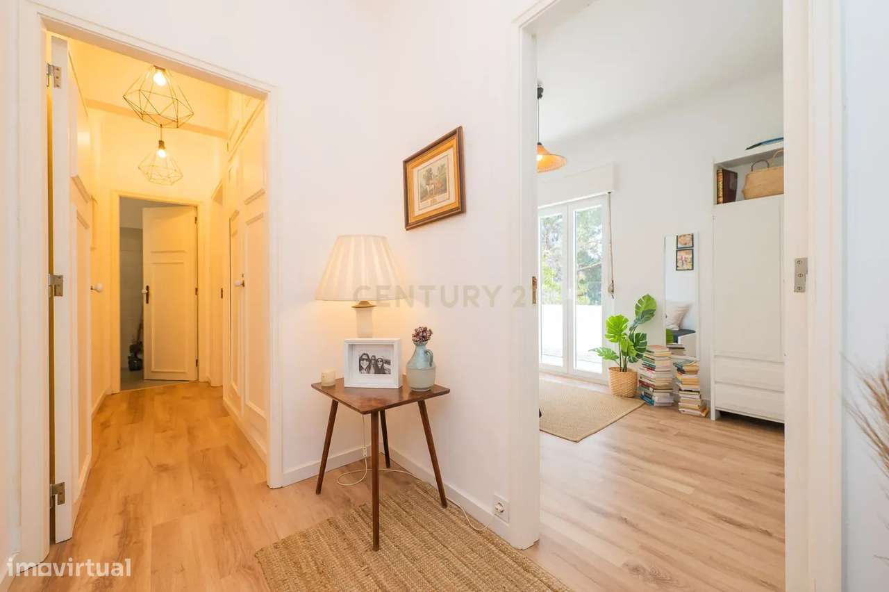 Excelente T2 Totalmente Remodelado | Monte Estoril-10