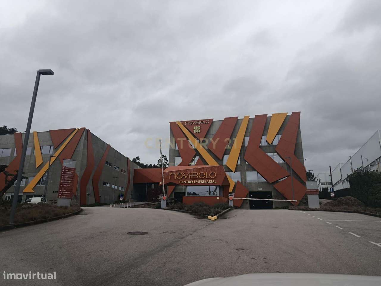 Pavilhão Comercial à Venda no Centro Empresarial de Paredes - Grande imagem: 3/24