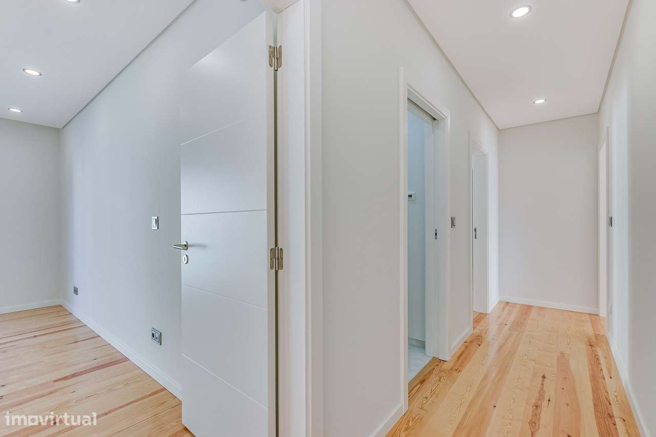 Penthouse T3 + 1 duplex em São João do Estoril para venda - Grande imagem: 4/47