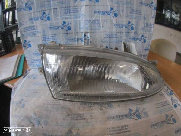 Farol Far1562 HYUNDAI ACCENT 1 1998 1.3I 84CV 4P VERMELHO DRT H4 RH Tampa Danificada - 1