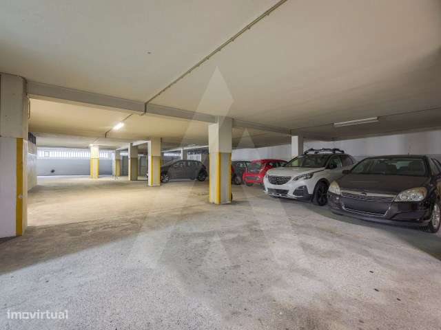 Apartamento T1+1 com arrumos e lugar de garagem em Mafamude!-33