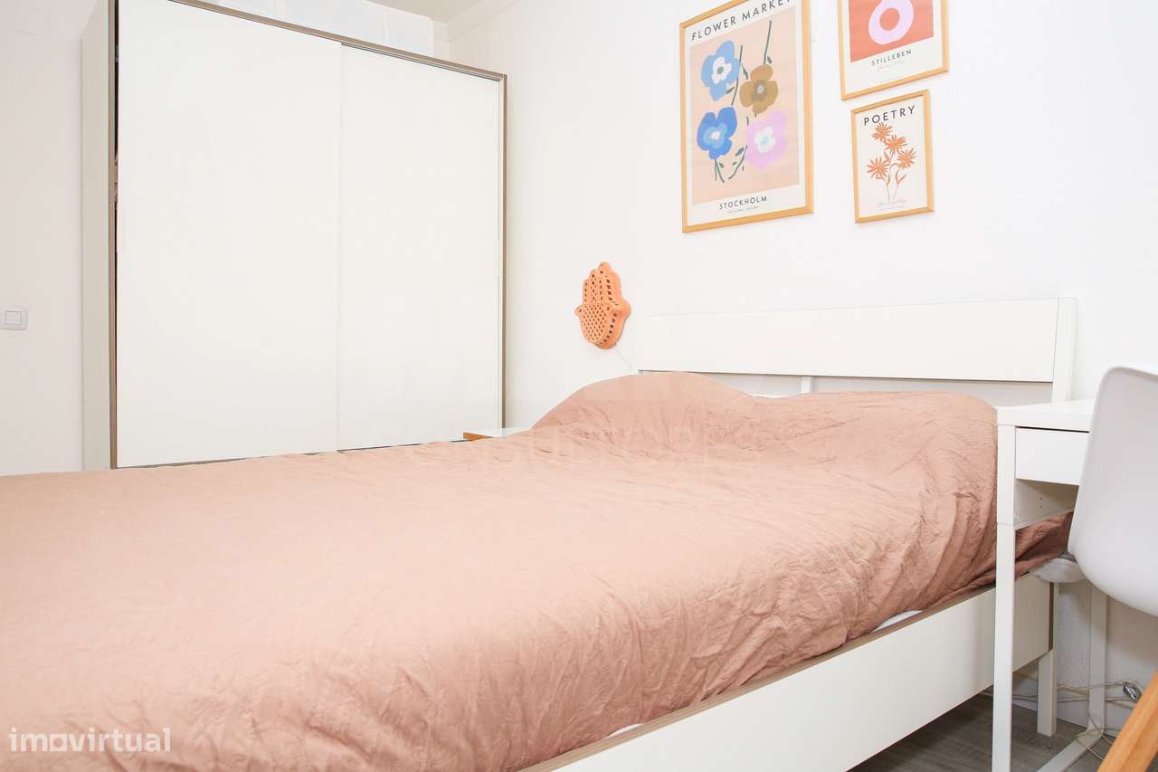 Apartamento T2 Remodelado no Carregado - Grande imagem: 4/27