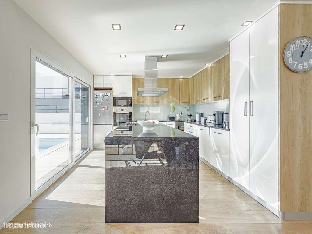 Vende Moradia T3 - Ericeira 7 km, A Casa das Casas - Grande imagem: 4/28