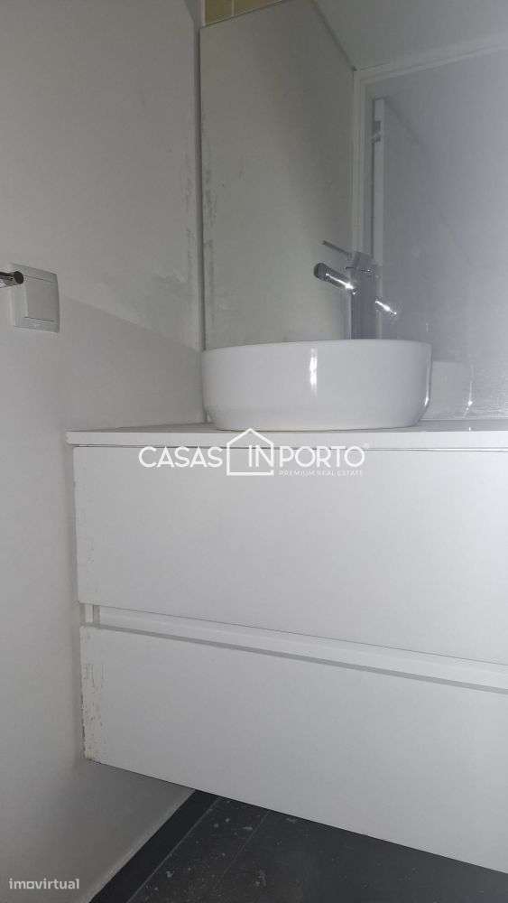 Moradia Triplex T2 com Terraço - Localização Premium junto à Lapa,-12