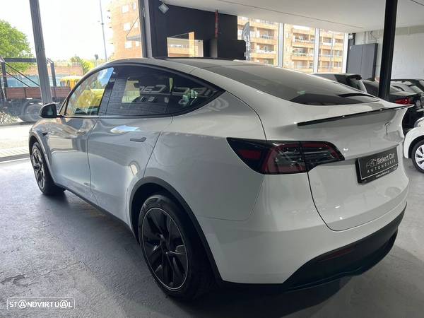 Tesla Model Y - 7