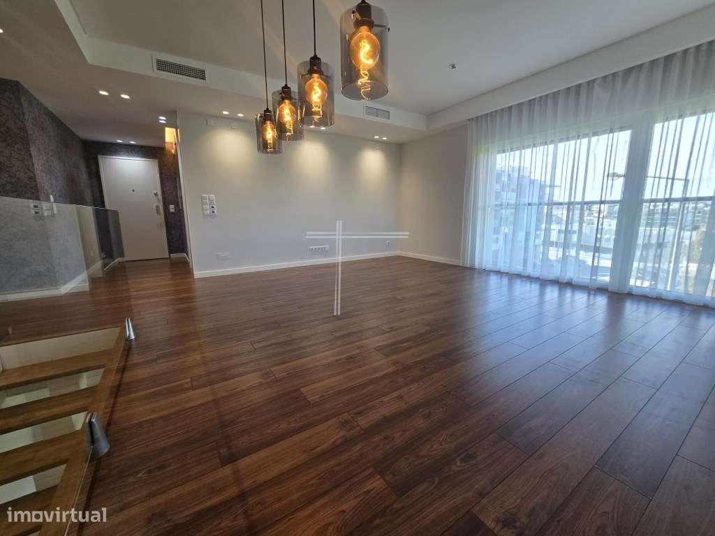 Apartamento T1+2 Duplex, com varanda - Quinta de Santa Teresa - Grande imagem: 3/25