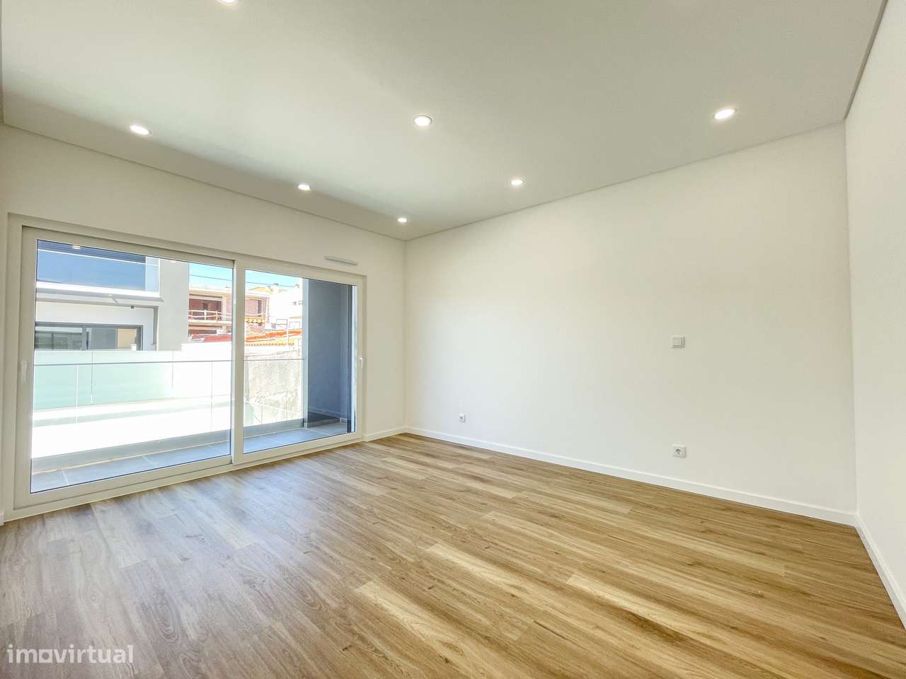 Moradia T4 com Piscina - Santa Iria de Azoia (Bairro da Salvação)-5