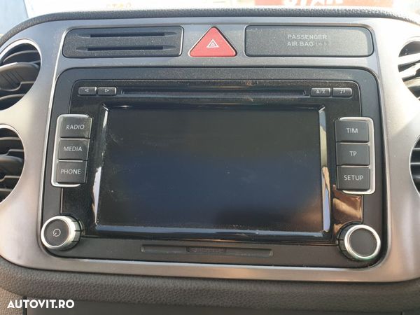 Radio CD Player Volkswagen Touran 2004 - 2015 Cod rcpsdgbvt1 - 1