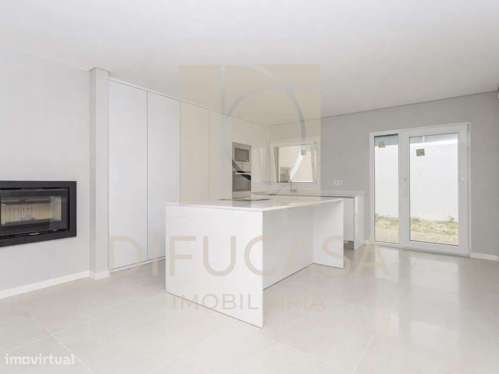 R235 - Moradia T4 Pronta Habitar Centro de Fernão Ferro - Grande imagem: 4/34