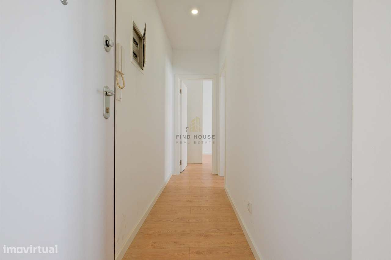 Apartamento T2 totalmente remodelado no centro de Almada-15