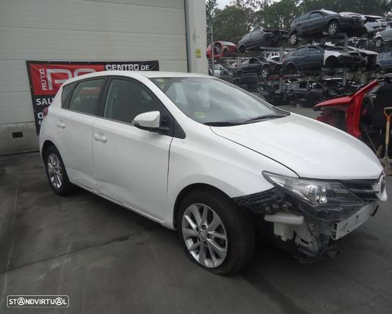 Toyota Auris 2014 - 2