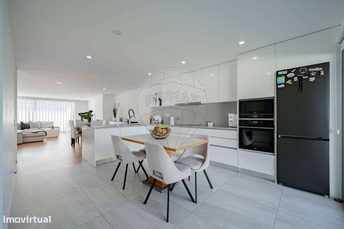 Moradia T3 de Sonho com Piscina Aquecida – Vila Verde-5