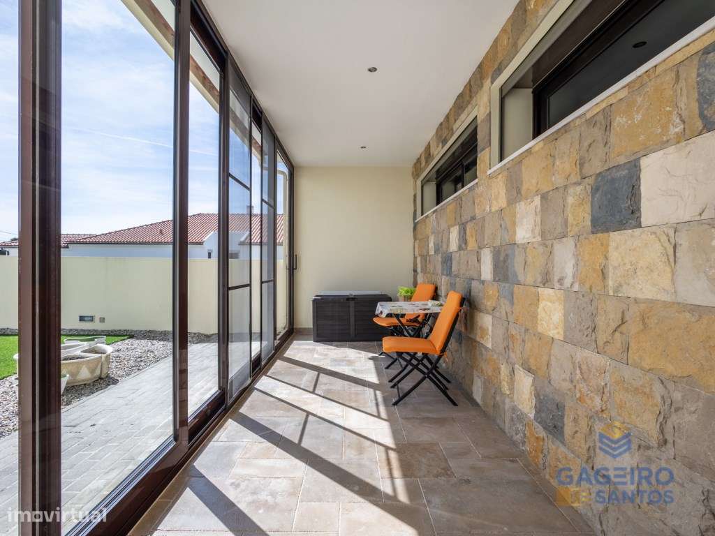 Moradia com piscina e terreno em São Martinho do Porto-9