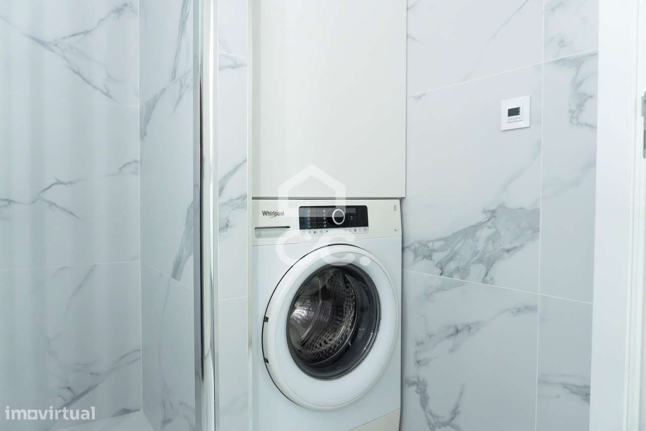 Apartamento T2  Renovado Alfornelos/ Metro-22