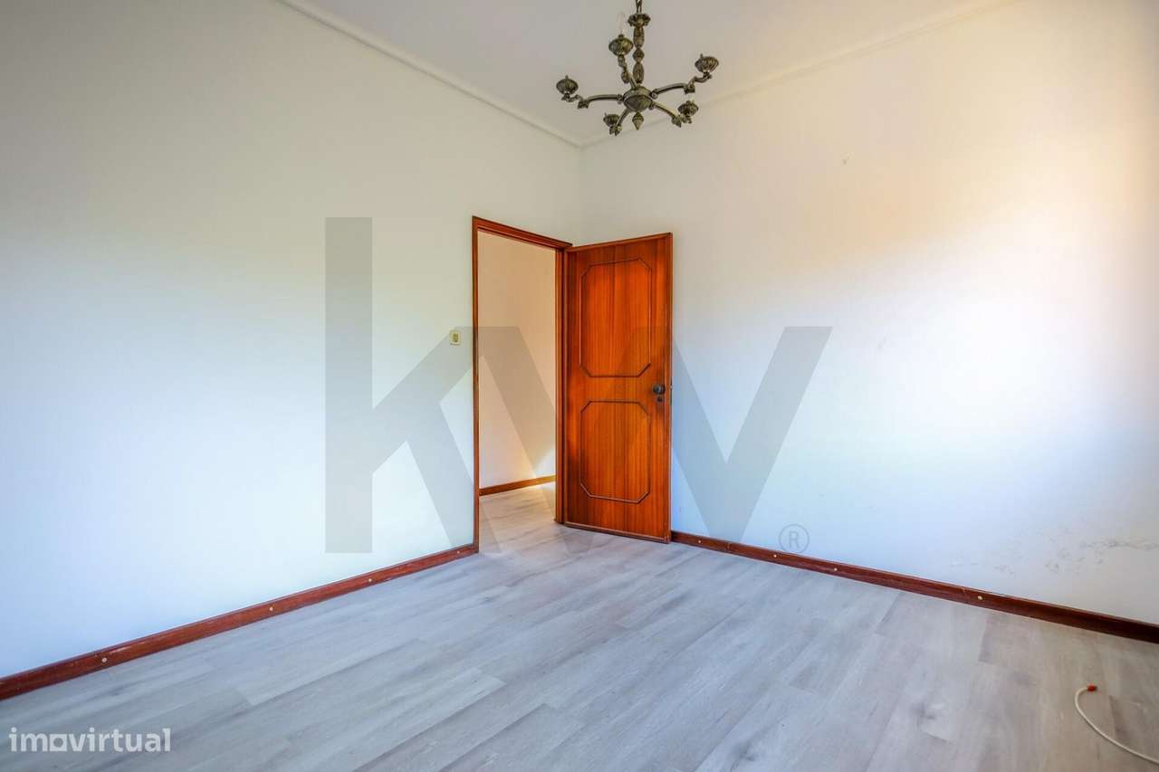 Moradia com 1451m2 de Terreno e Elevado Potencial de Valorização em Sã-21