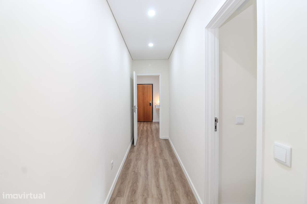 T2 Como Novo | Último Piso | Luz Natural | Vista Desafogada-12
