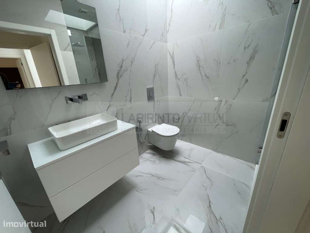 Vende-se Moradias T4 em Condomínio privado, no Fanqueiro - Loures-24