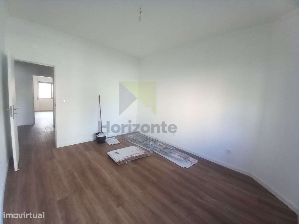APARTAMENTO T2 COMPLETAMENTE REMODELADO - BARREIRO-11