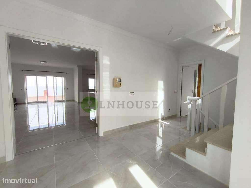 Moradia T4 com piscina e garagem - Castro Marim-8