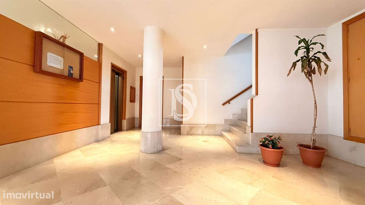 Apartamento T3 Renovado com Parqueamento em Alhos Vedros-28
