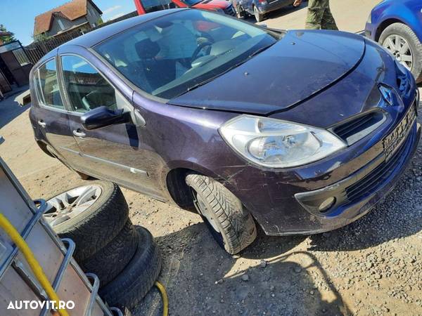 Piese/Dezmembrez Renault Clio 3 - 2