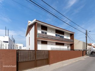 Moradia com 2 apartamentos independen...