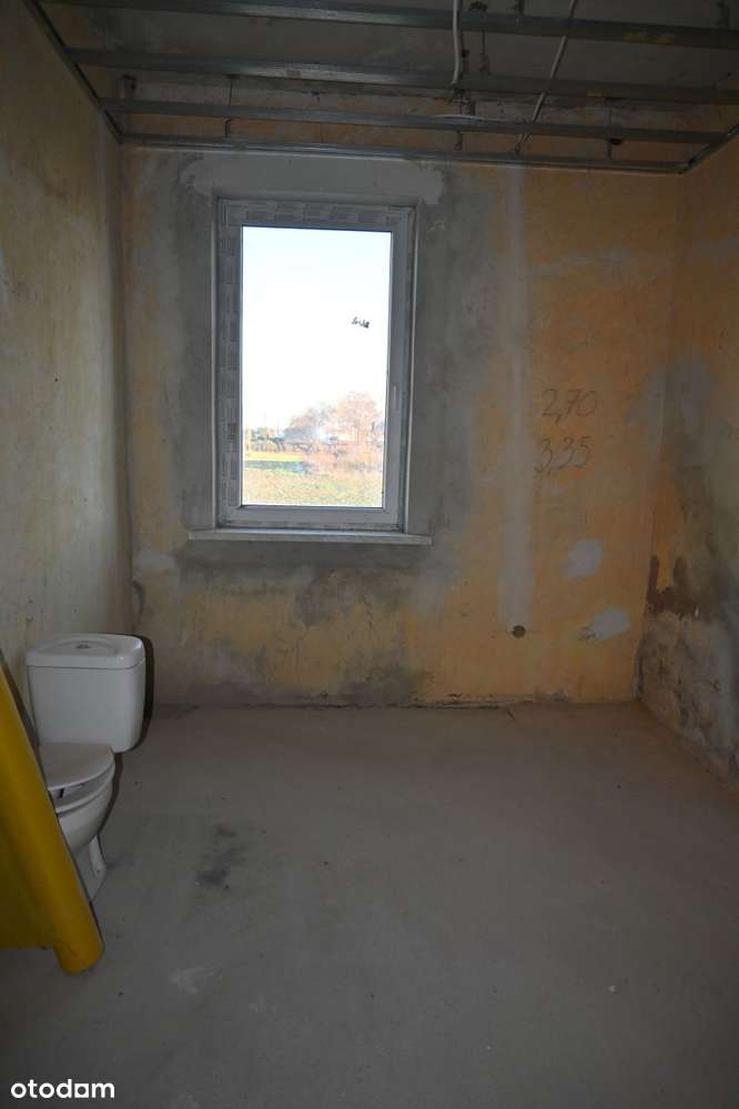 Dom z dwoma niezależnymi mieszkaniami.-3